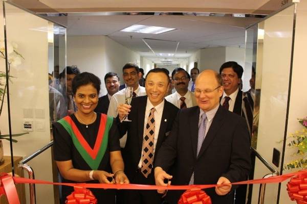 LUKOIL Marine’s Managing Directors June Manoharan and Jan Thiedeitz at the opening ceremony ribbon cutting. (Photo: LUKOIL Marine)