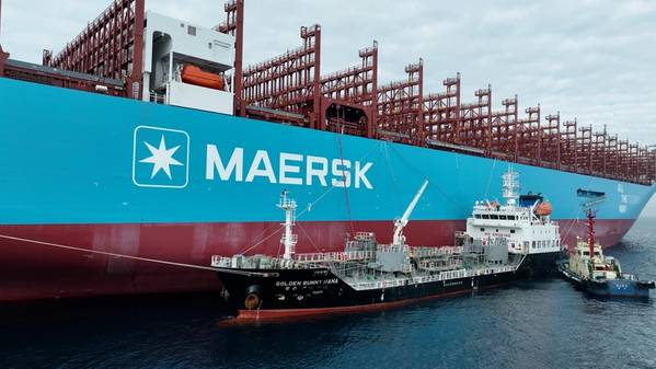 Ane Maersk receiving green methanol from bunkership Golden Sunny Hana (owned by Hana Marine) at the Ulsan Port anchorage. (Source: Ulsan Port Authority)