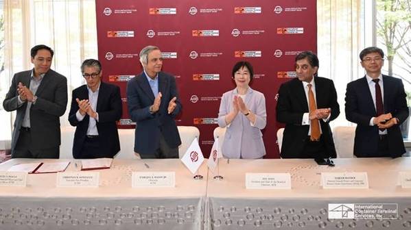 From left: Manuel V. Pascua, ICTSI chief financial officer and chief risk officer; Christian R. Gonzalez, ICTSI executive vice president; Enrique K. Razon Jr., ICTSI chairman and president, Zou Jiayi, AIIB chair and president; Najeeb Haider, AIIB global director general, project and corporate finance clients; and Yong Zhou, AIIB chief officer, office of the president. Credit: AIIB