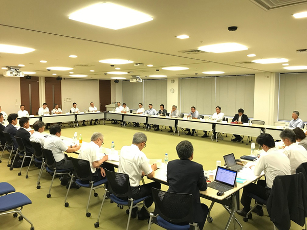 Meeting with captains and chief engineers (Photo: NYK Line) 