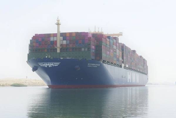 The 11th of HMM's 12 Megamax-24 containerships, HMM Le Havre, transits north through the Suez Canal on September 30, steering a course toward Rotterdam, ETA October 8. (Photo: HMM)