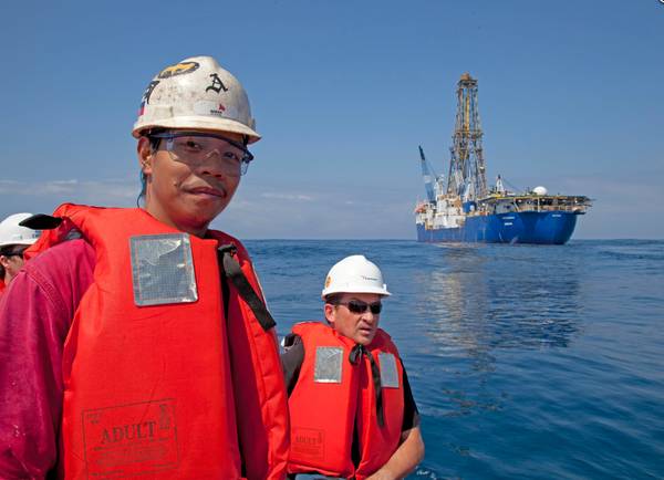 Team members with JOIDES Resolution background: Photo credit IODP Expedition