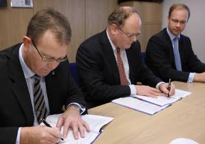 Mr Uffe Nyborg Johansen, President & General Manager Services, Wärtsilä in Denmark, Mr Paul Carsten Pedersen, Chief Executive Officer, Maersk FPSOs and Maersk LNG and Mr Christoph Vitzthum, Group Vice President, Wärtsilä Services, sign the service agreement between Wärtsilä and Maersk LNG. (Photo courtesy Wärtsilä Corporation)