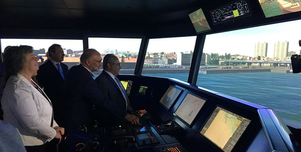 Ana Paula Vitorino, Portugal’s Minister of Sea & Cmdt. Rui Cunha, APDL Port Operations and Security Director, testing the Full Mission Bridge simulator  (Photo: Wärtsilä)