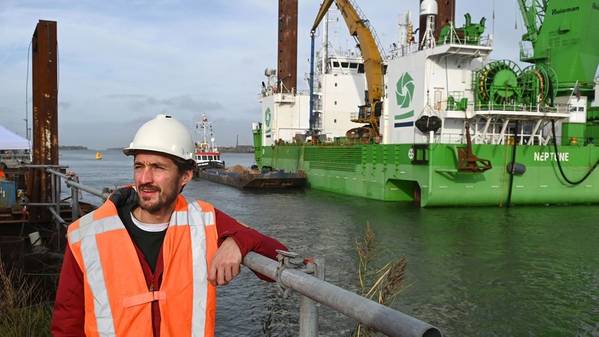 Pieter Nordbeck with crane vessel Neptune (Photo: Port of Rotterdam)