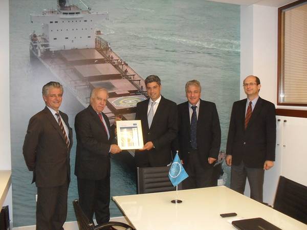 Presentation of the 1,000th certificate : Image credit FutureShip