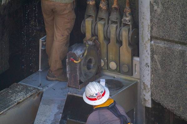 A replacement bearing ready to be installed on the John Day Lock and Dam’s upstream navigation lock gate. U.S. Army Corps technicians work on repairs while keeping the lock operational, August 3, 2022. (Photo: Ben Rogers / USACE)