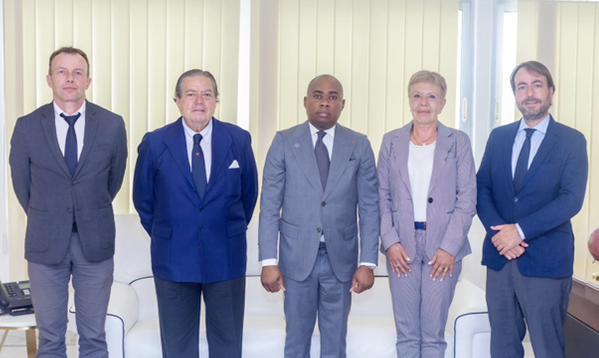 Left to right: Mathieu Le Moal, General Manager of Boluda Towage France in Sub-Saharan Africa; Vicente Boluda Fos, President of Boluda Corporación Marítima; Kokou Edem Tengue, Minister of Maritime Economy, Fisheries and Coastal Protection; Caroline Vonie, General Manager of Boluda Lomé and Antonio Bordils, CEO of Boluda Towage. (Photo: MEMPPC)