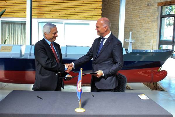 Left to Right: Dr. Nicos Peristianis, President of the Council of the University of Nicosia and Capt Norbert Aschmann, CEO of Bernhard Schulte Shipmanagement (Photo: BSM)