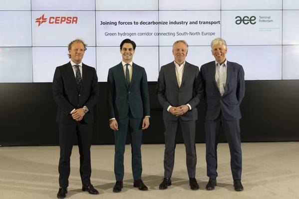 Left to right: Hans de Willigen, Business Development Manager New Energies, Vopak; Rob Jetten, Minister for Climate and Energy of the Netherlands; Maarten Wetselaar, CEO Cepsa; and Ulco Vermeulen, Director Participations & Business Development, Gasunie. (Photo: ACE Terminal)