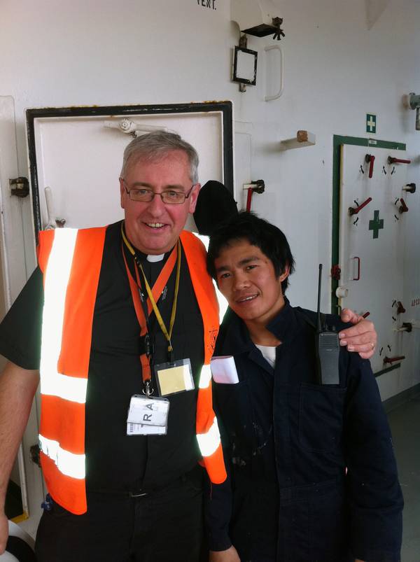 Roger Stone with seafarer (Photo: AoS)