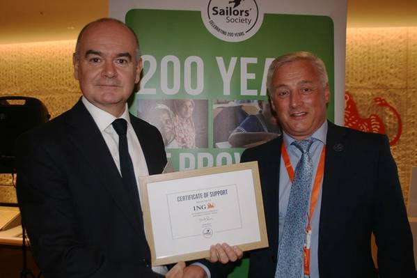 Sailors’ Society CEO Stuart Rivers presented ING ship-finance managing director David Grant with a certificate of support (Credit: Geoff Garfield)