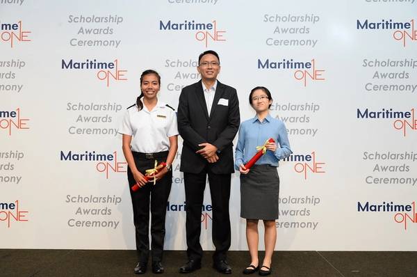 Sailors’ Society’s regional development manager Gavin Lim presenting the scholarships. (Photo: Sailors’ Society)