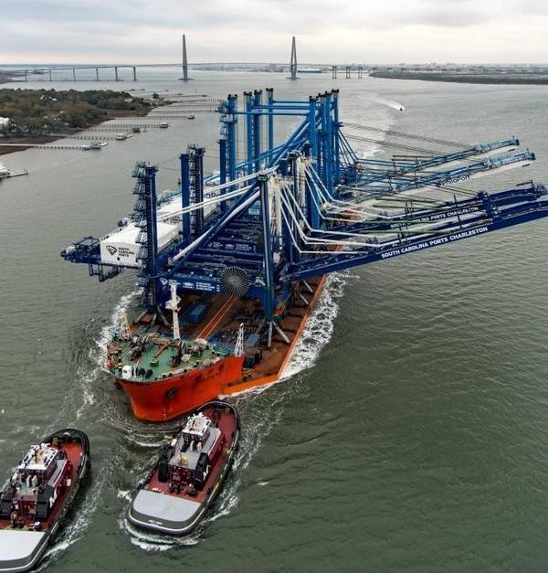SCPA's new neo-Panamax ship-to-shore cranes transit the Charleston Harbor on their way to the Wando Welch Terminal. (Photo: SCPA)