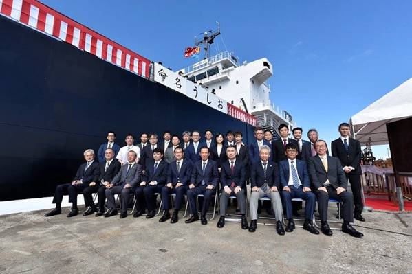 Seventh from left in front row; Masato Mizutani, executive officer, head of fuel operation management group of JERA
Fifth from left in front row; Nobuhiro Kashima, managing executive officer of NYK
*Face masks were removed immediately prior to the photo. (Photo courtesy NYK)