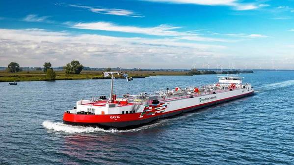 With the “GAS 96”, HGK Shipping puts into service a future-orientated gas tanker that combines efficiency, sustainability, and security of supply.

© Maritime Filming Group