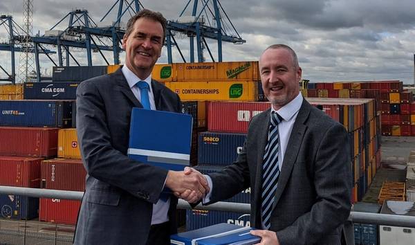 The signing ceremony took place in Tilbury Docks, UK on February 26. Representing Damen was Area Director Frank de Lange, while Forth Ports was represented by COO Stuart Wallace. (Photo: Damen)