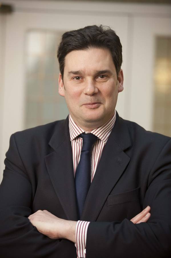 Simon Bennett