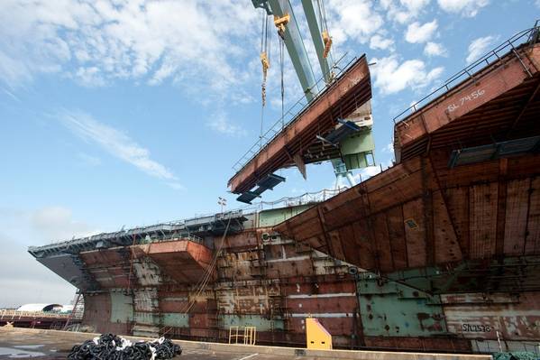 Last CVN 78 Hull Superlift: Photo credit HII