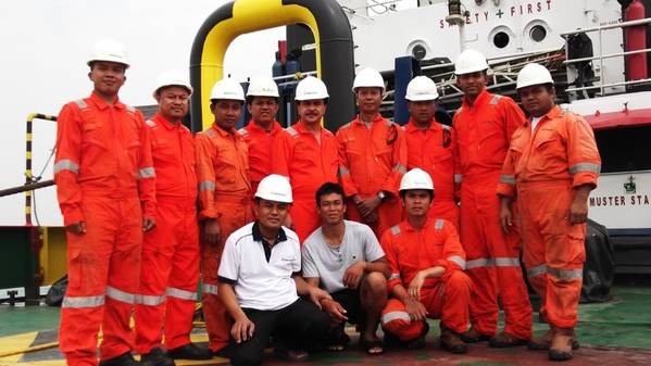 Survivor With Rescuers: Photo credit Swiber Holdings