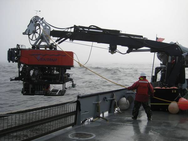 Undersea Vehicle Lowering: Photo credit Los Gatos Research