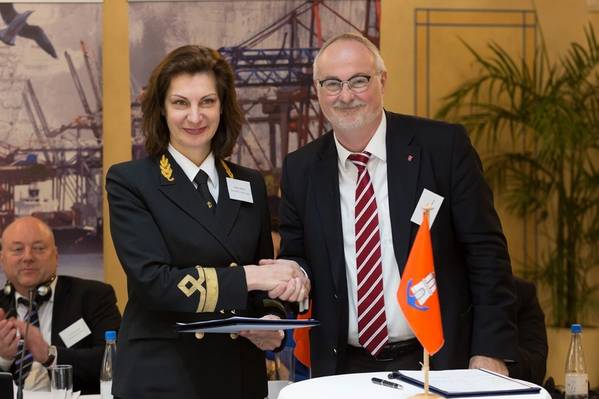Victoria Marich, Vice-Rector for International Relations of the the Admiral Makarov State University for Sea and Inland Waterway Shipping, and Ingo Egloff, CEO Port of Hamburg Marketing, after signing a partnersship and cooperation agreement between Port of Hamburg Marketing and the Admiral Makarov State University for Sea and Inland Waterway Shipping. (Photo: Port of Hamburgh)