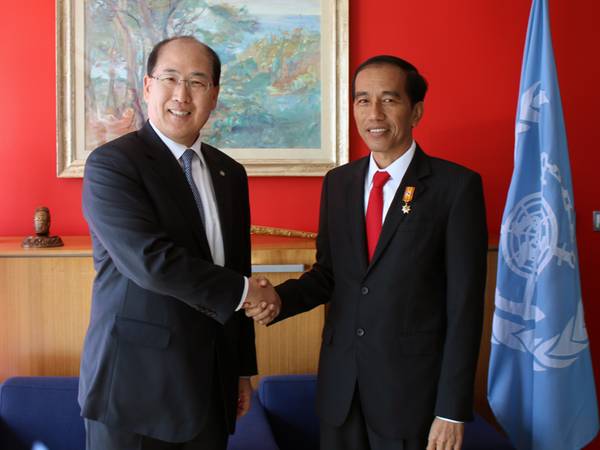 The visit by Indonesia's President Joko Widodo (right) was part of Lim’s initiative to raise awareness of IMO within the broader audience of global leadership (Photo: IMO)