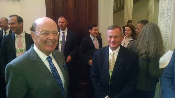 Bob Wetta, President and CEO of DSC Dredge LLC, right, with U.S. Commerce Secretary Wilbur Ross during PAC-DBIA. (Photo: DSC Dredge)