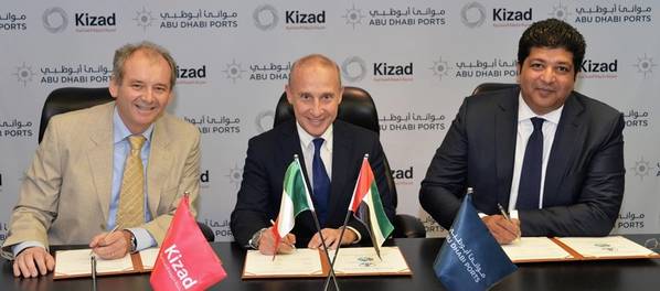 Zakee Siddiqi, Chairman & CEO SIDDCO Group, joined by the Italian Ambassador to the UAE, and Alberto Lauro, CEO, istituto Italiano della Saldatura during the signing ceremony (Photo: Abu Dhabi Ports)