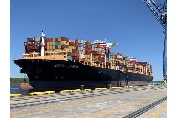 The 12,000 TEU 'Kota Pekarang' Arrives in Wilmington, NC (CREDIT: NC Ports)