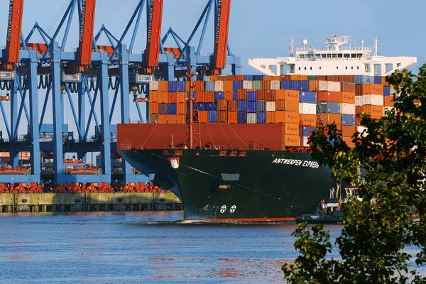 13,200 TEU, 366 meters long, 48 meters wide: the Antwerpen Express (Photo: Hapag-Lloyd)
