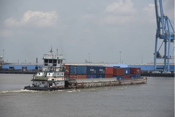 the Baton Rouge-NOLA container on barge service / CREDIT: Port of New Orleans