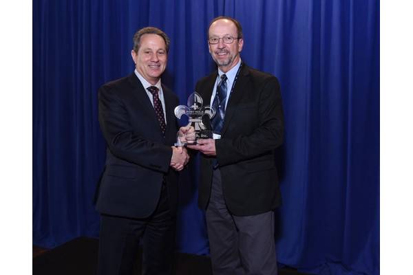 Bobby Landry, Port NOLA VP of Commercial, presents an award to Rick Gros, Shintech, at the 2018 Cargo Connections Conference. (Photo: Port NOLA)