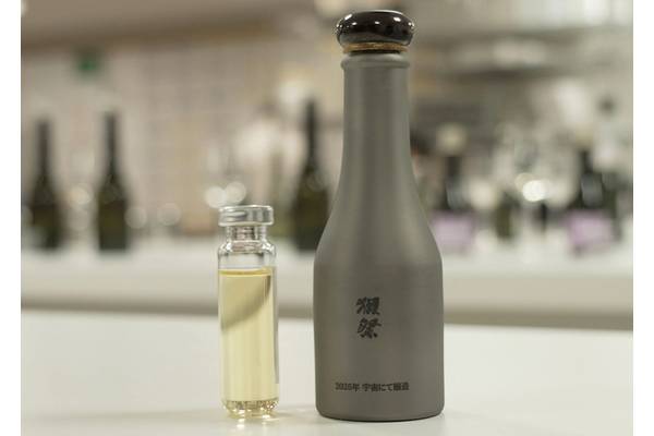 Brewing equipment returned from the ISS (left) and completed space brewing sake (right). Image courtesy Dassai