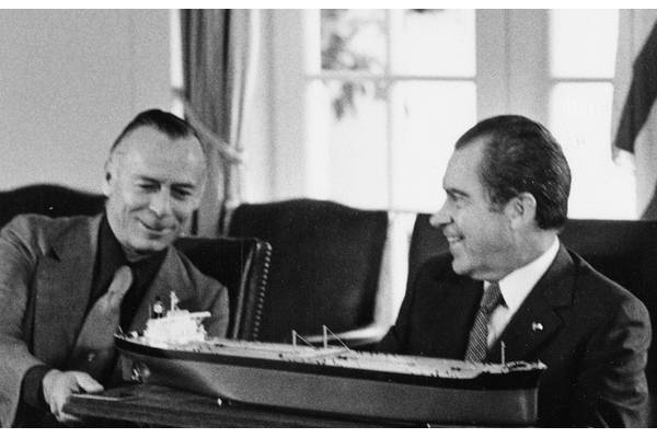 Calhoon (left) with Richard Nixon