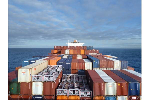 Up to 7,000 containers can be loaded onto the Osaka Express. (Photo: Hapag-Lloyd)