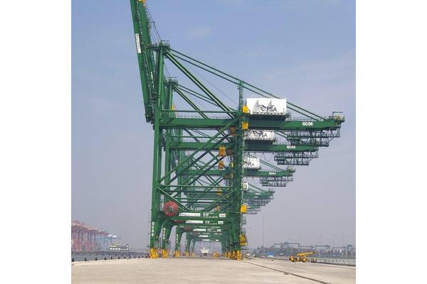 Mega cranes at the newly inaugurated BMCT Terminal (Photo: BMCT)