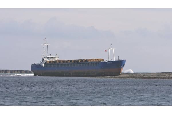 MV Danio grounded (Photo: U.K. Maritime and Coastguard Agency)