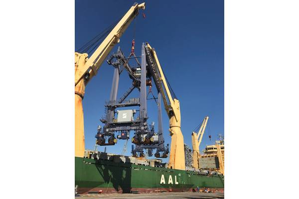Discharging giant RTG cranes from the AAL Brisbane. Photo: AAL