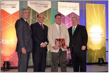 Horizon Shipbuilding, Inc. President, Travis Short receiving Alabama Innovation Award (Photo: Horizon)