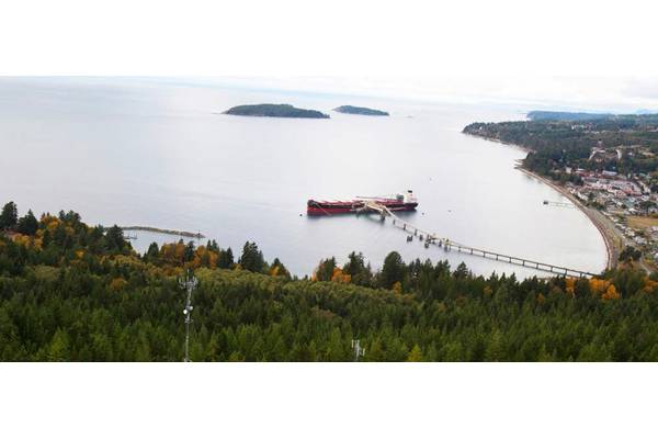 Rt. Hon. Paul E. Martin loading cargo in Sechelt, British Columbia (Photo: CSL)