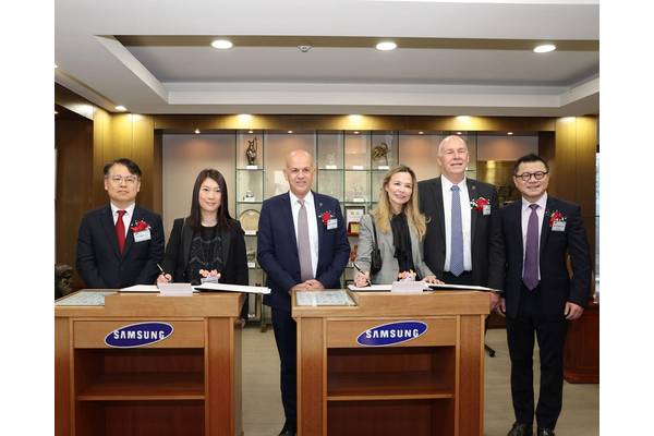 The naming ceremony of Zim Mount Elbrus and Zim Mount Vinson, the final additions to the series of ten 15,000 TEUs advanced LNG vessels, took place at the SHI Geoje shipyard in Korea.  Image courtesy ZIM