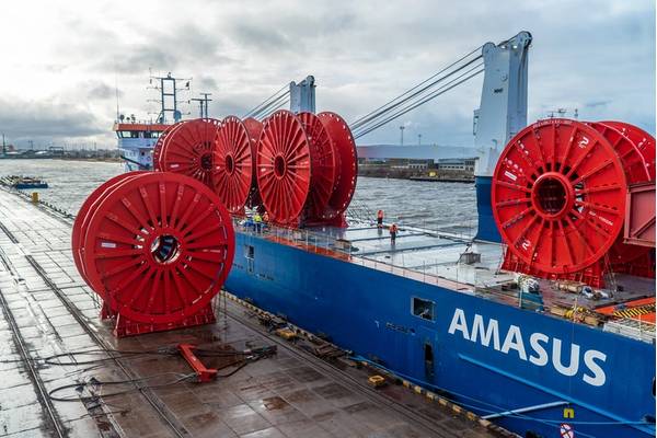 PASSER SIDC-manufactured cable reels being loaded onto a project vessel at Klaipeda port (Photo: PASSER SIDC)