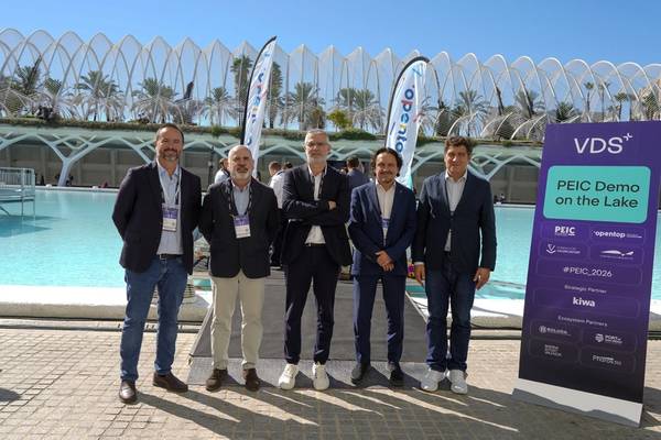 Representatives of Fundación Valenciaport and the Port Authority of Valencia with the executives of Startup Valencia, organisers of VDS. Image courtesy Valenciaport