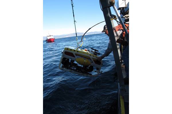 Scientists recover an ROV during fish surveys offshore the California coast (Photo by Ann Bull, BOEM)