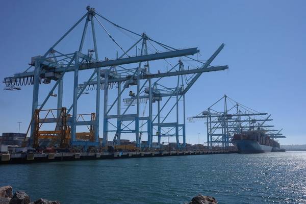 The ship-to-shore container handling cranes at Port of Los Angeles (Photo: Lifting Gear Hire)