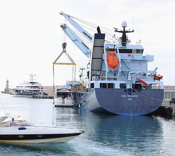 Hartman Seatrade Adds Two Liebherr LS 250 Ship Cranes to its Fleet