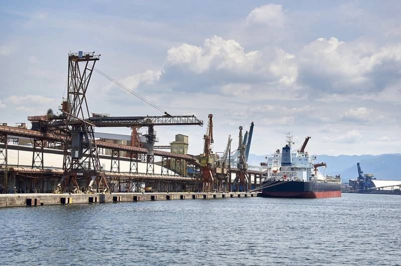 Santos Port Workers Delay Strike Threat