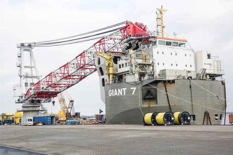 Liebherr Offshore Crane On “Giant 7”