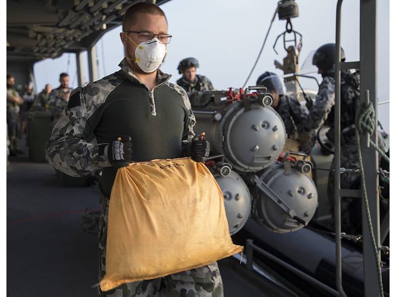 Hmas Ballarat Seizes 3 1 Tonnes Of Hashish In The Middle East